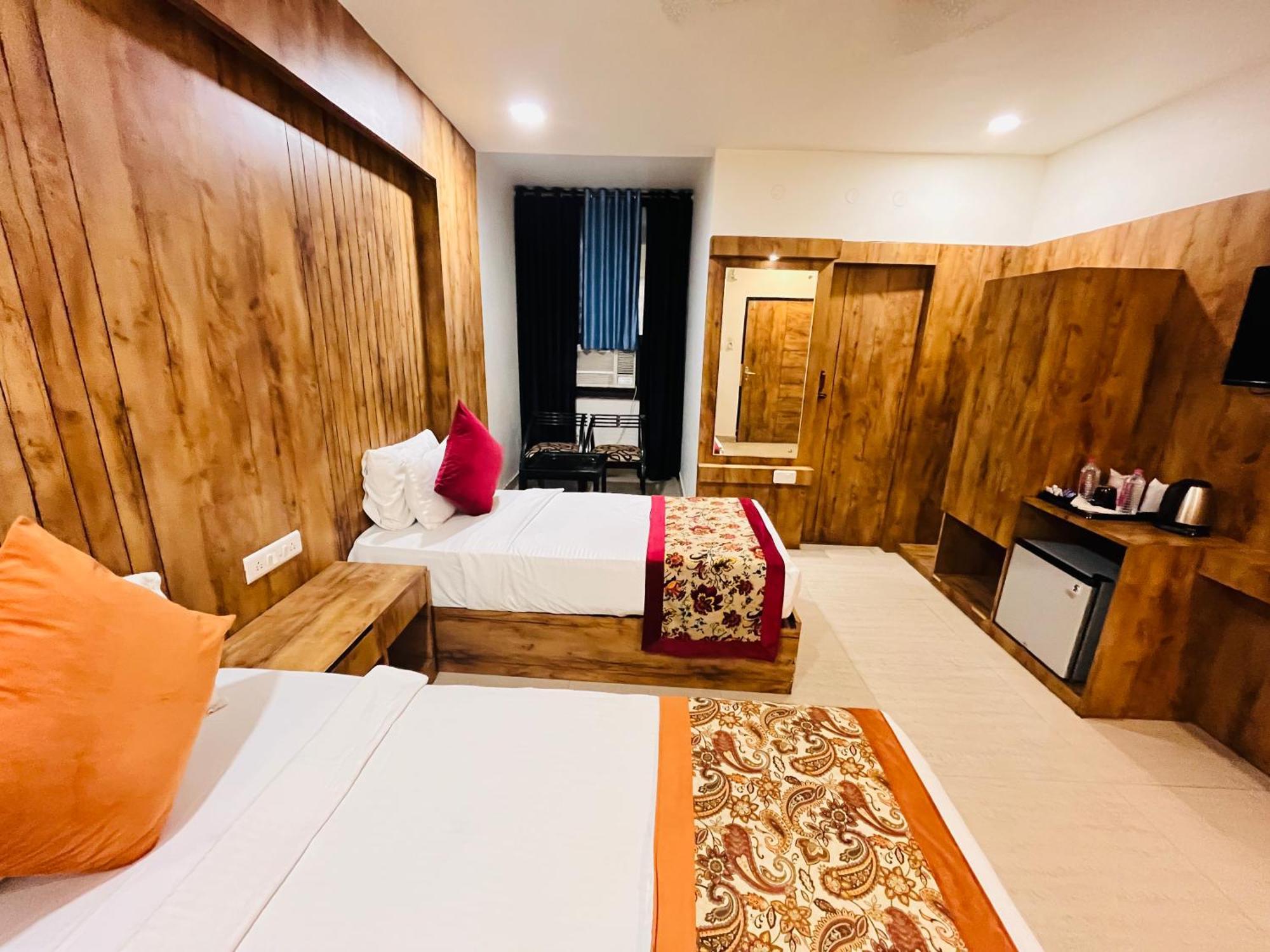 Crown Hotel Agra Near Taj Mahal Eksteriør bilde