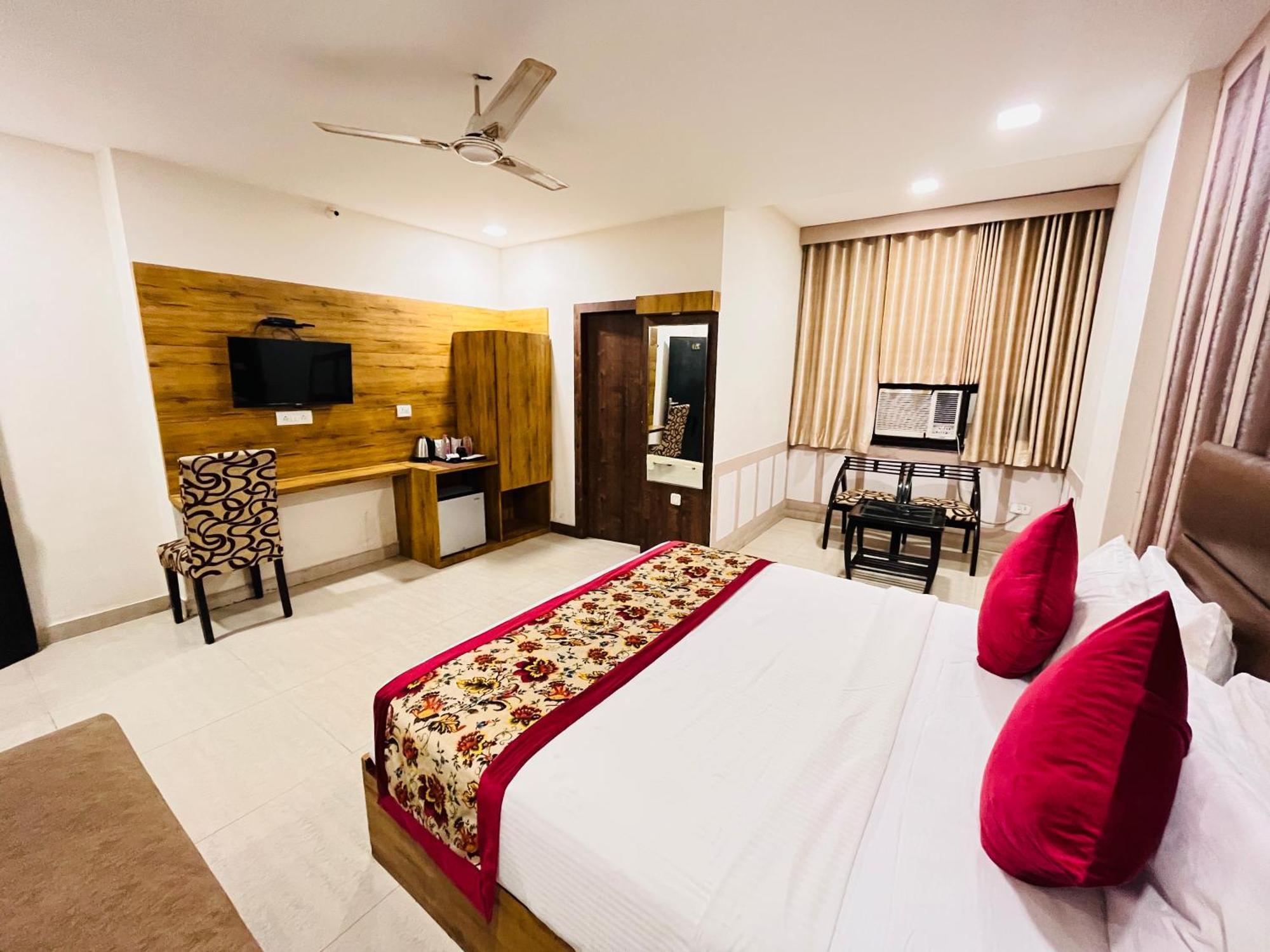 Crown Hotel Agra Near Taj Mahal Eksteriør bilde
