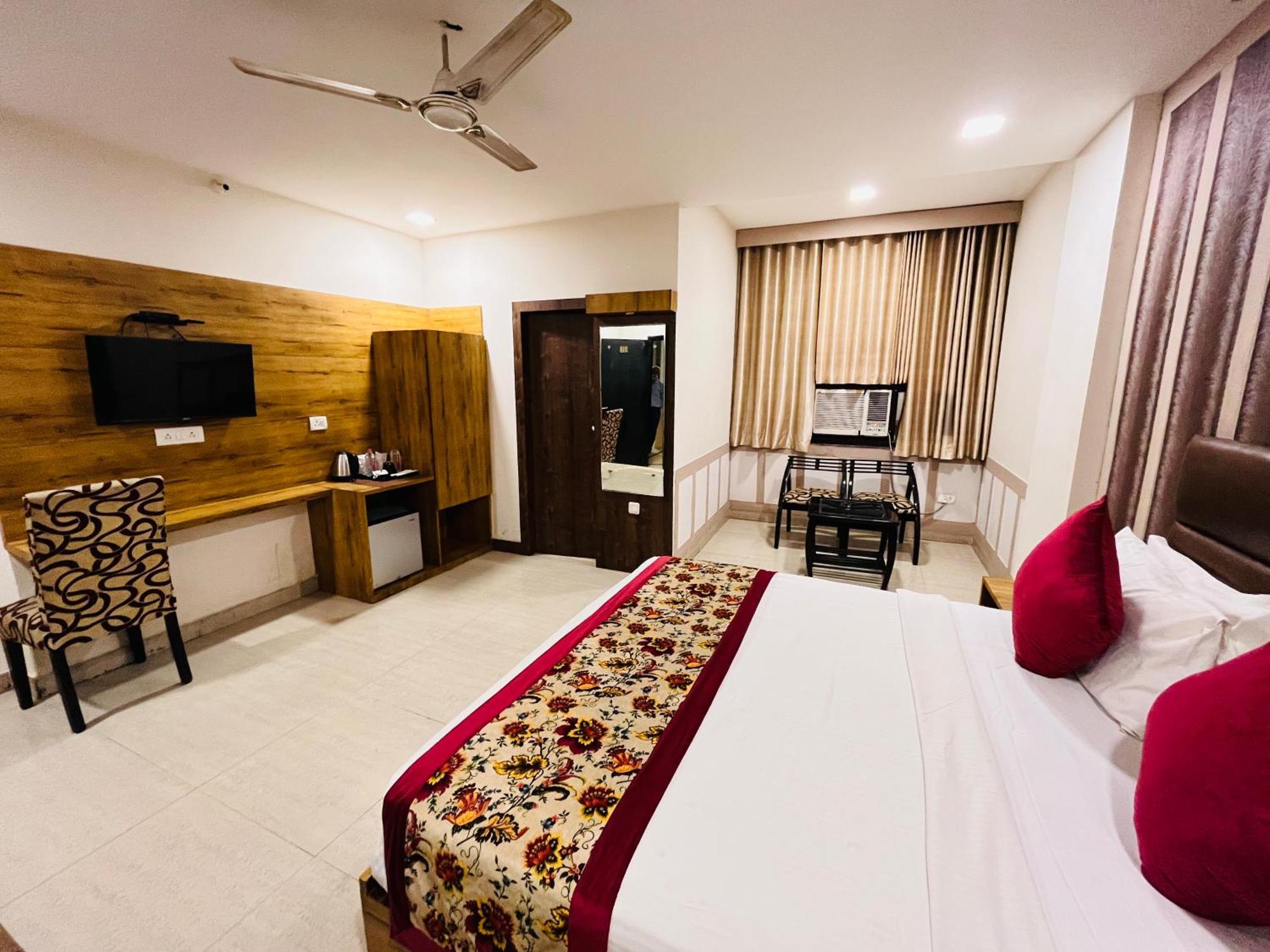Crown Hotel Agra Near Taj Mahal Eksteriør bilde