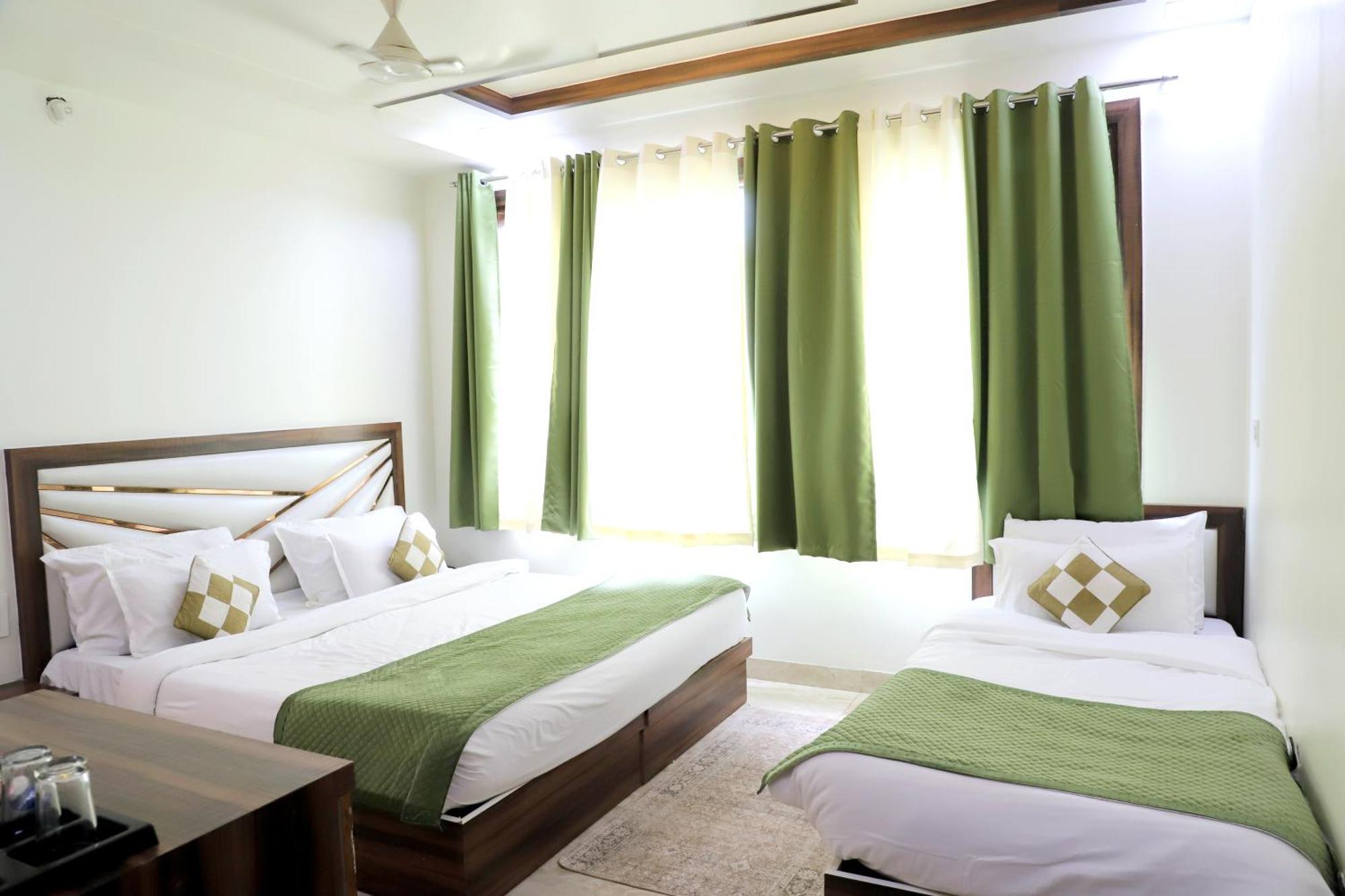 Crown Hotel Agra Near Taj Mahal Eksteriør bilde