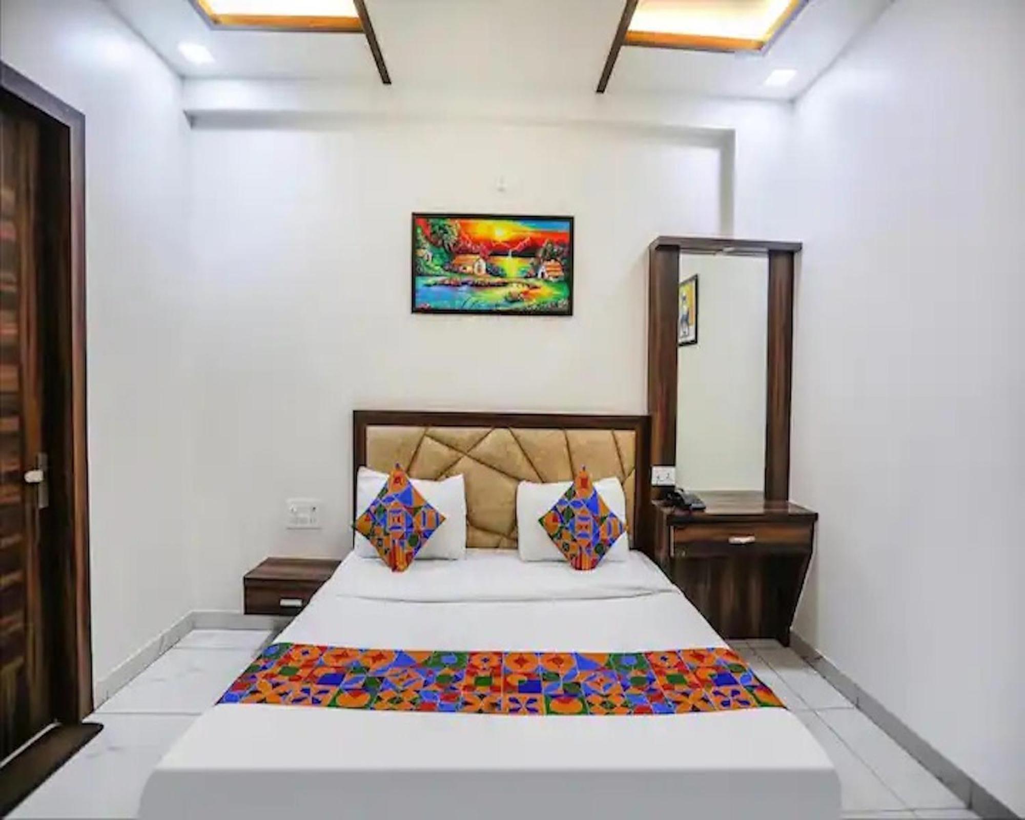 Crown Hotel Agra Near Taj Mahal Eksteriør bilde