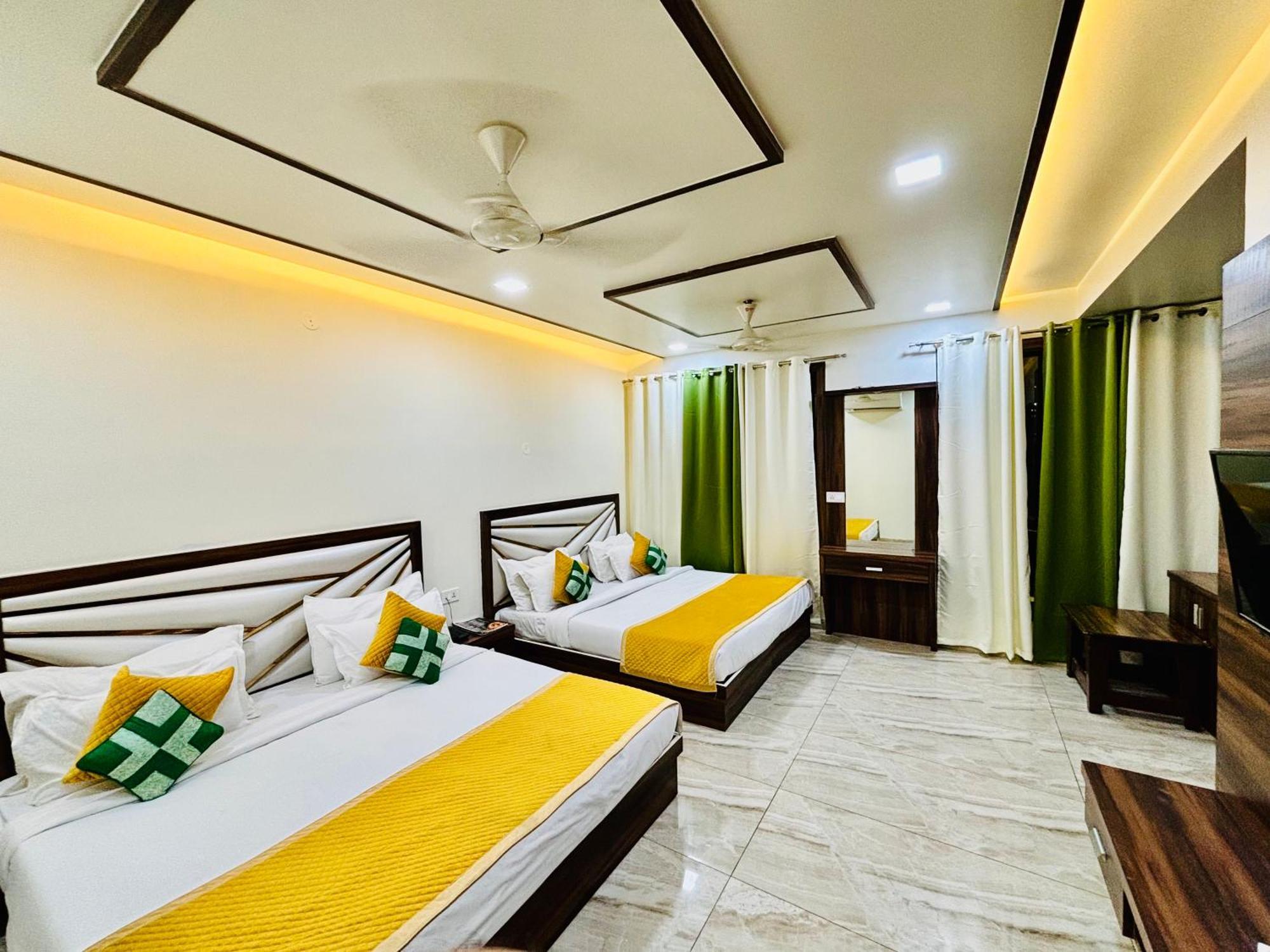 Crown Hotel Agra Near Taj Mahal Eksteriør bilde