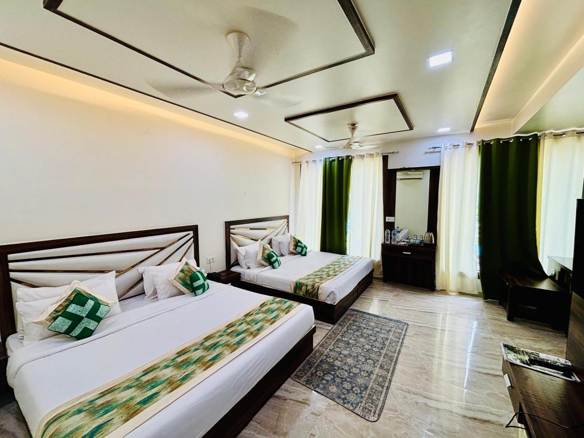 Crown Hotel Agra Near Taj Mahal Eksteriør bilde